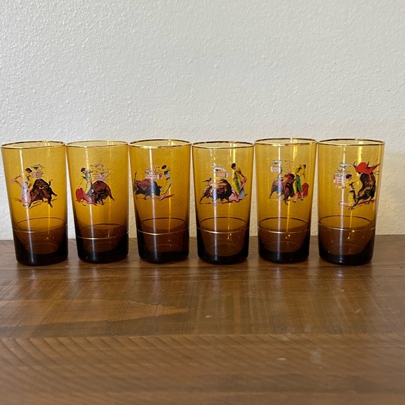 Set of 6 shot glasses (Matador) / Bull Fighting Shot Glasses Vintage Glasses - Picture 1 of 7